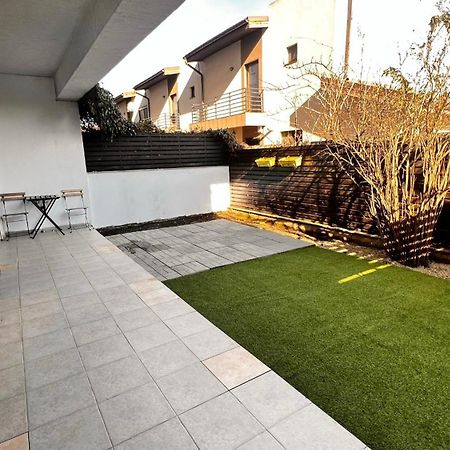 Otopeni Airport Apartment With Private Garden Kültér fotó