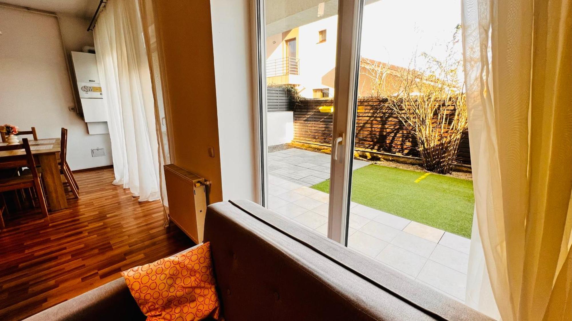 Otopeni Airport Apartment With Private Garden Kültér fotó