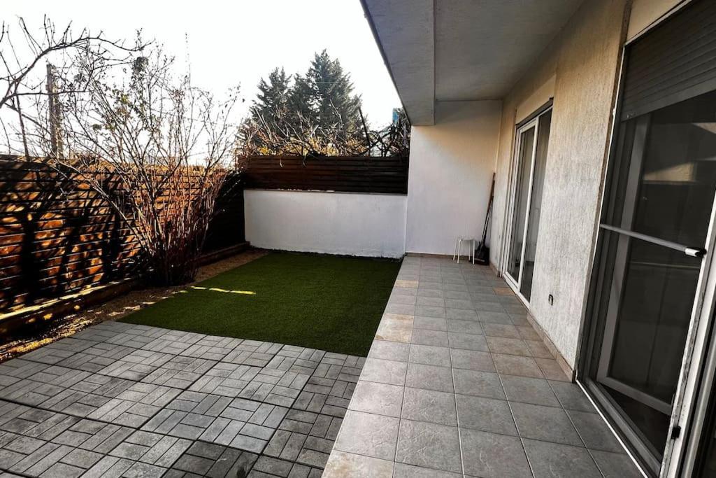 Otopeni Airport Apartment With Private Garden Kültér fotó