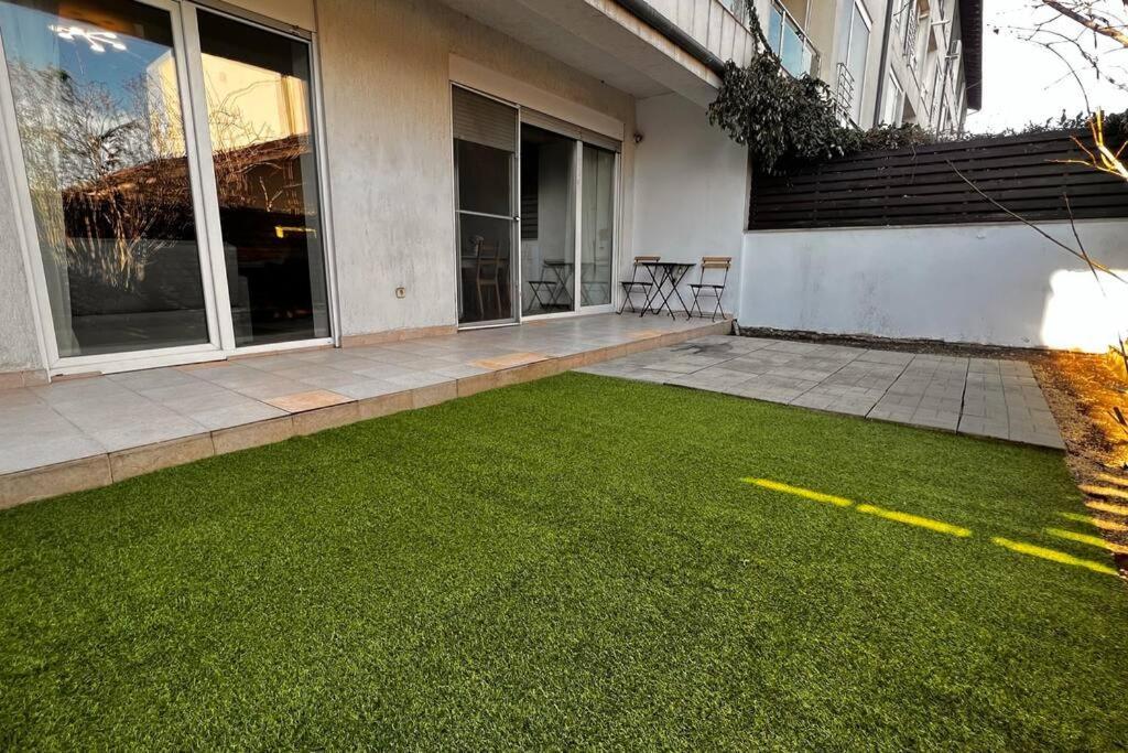 Otopeni Airport Apartment With Private Garden Kültér fotó