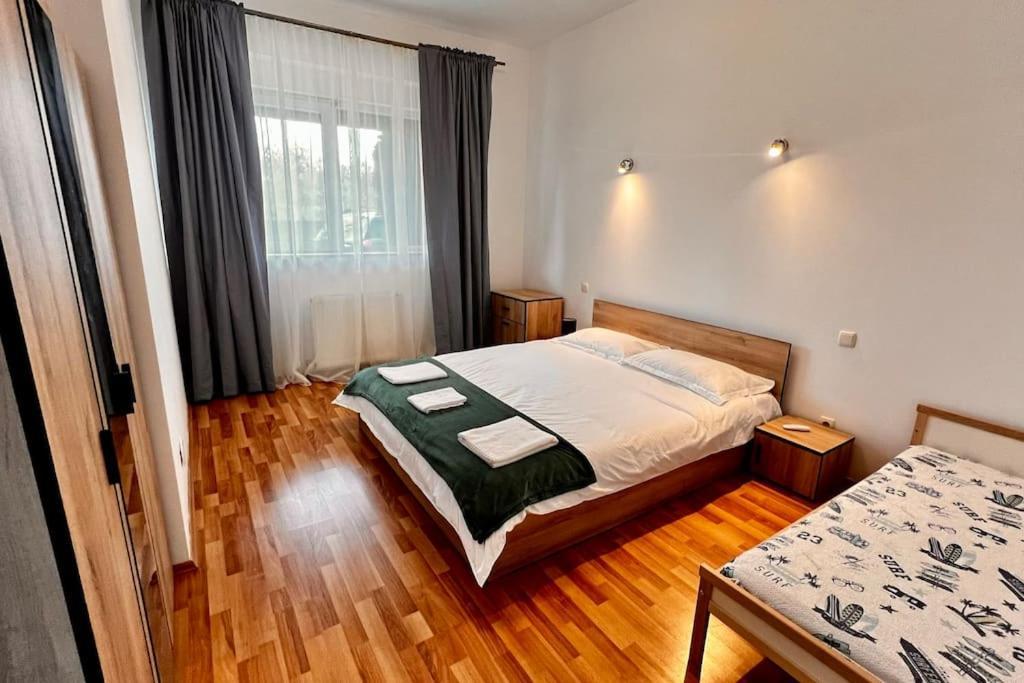 Otopeni Airport Apartment With Private Garden Kültér fotó